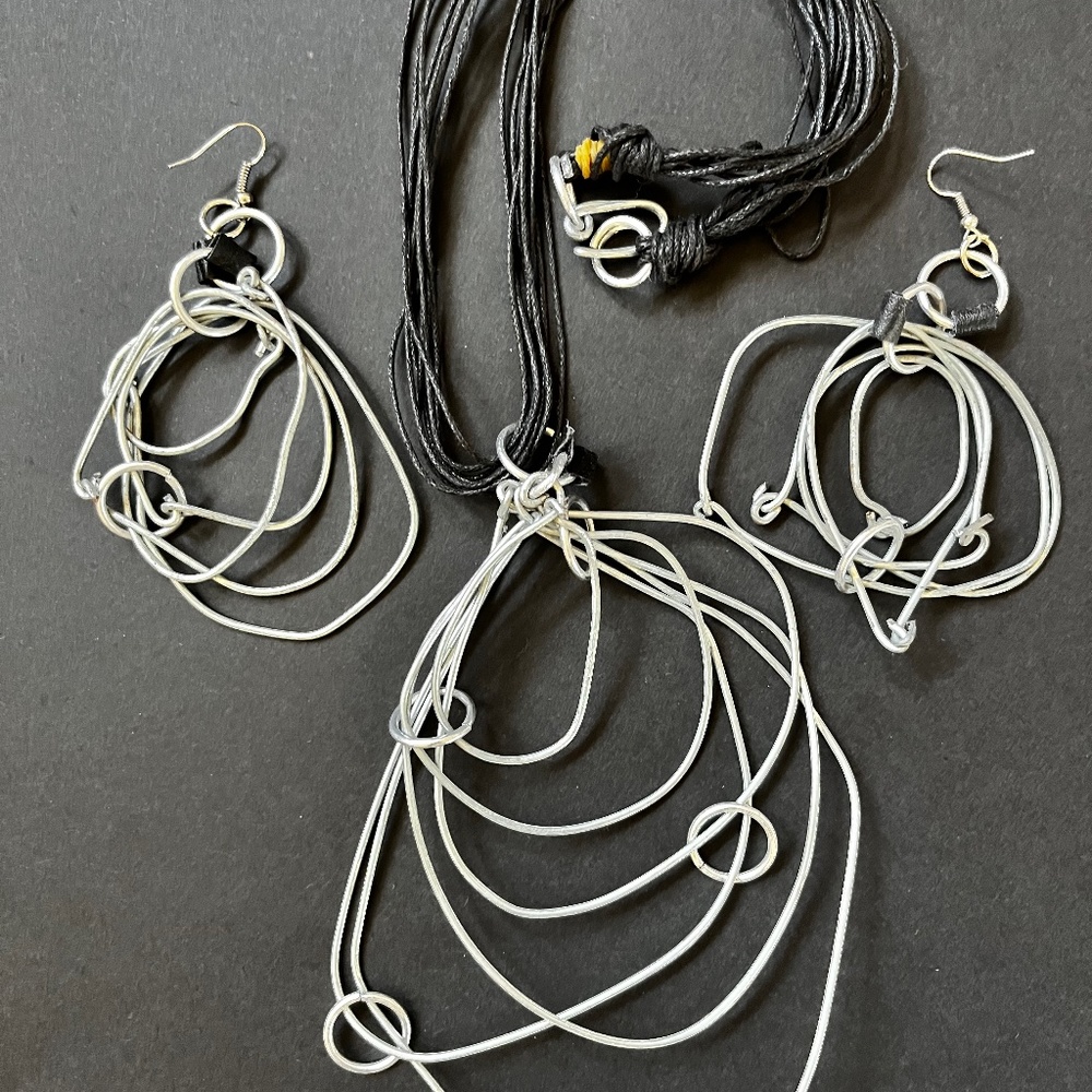 Women’s earring set